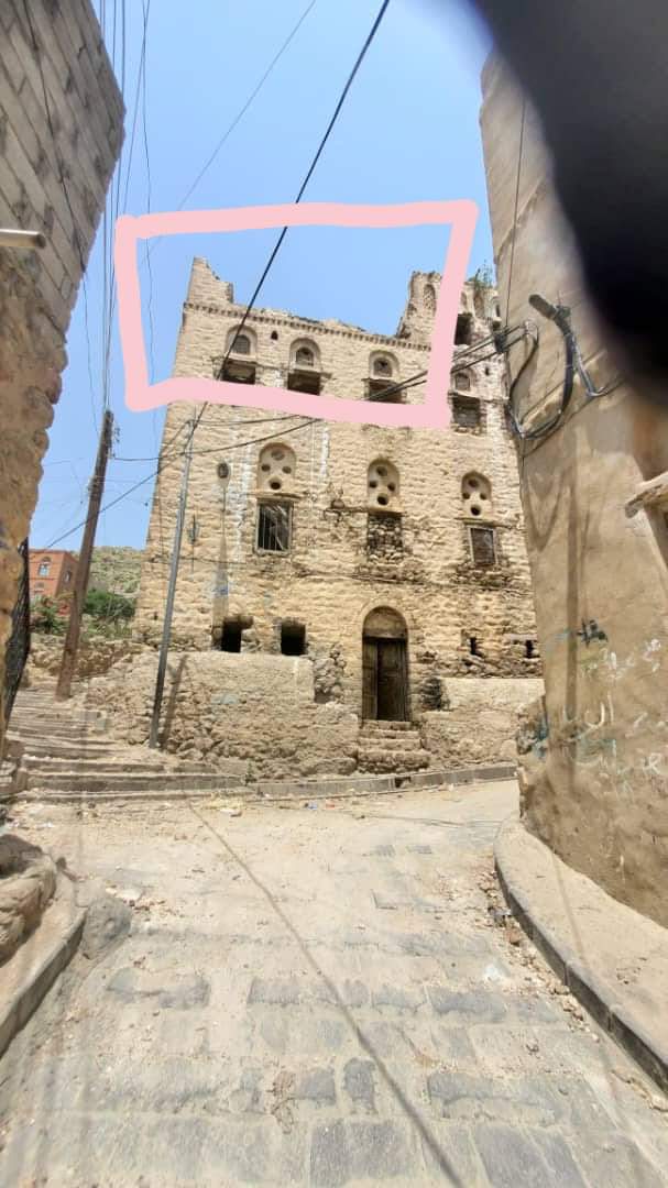 One of the oldest archaeological buildings in Taiz collapsed